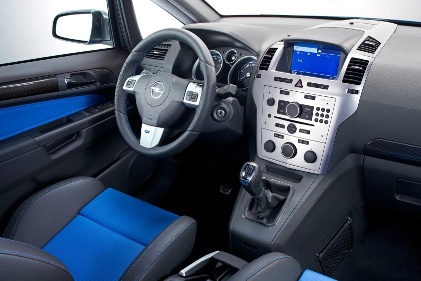 Opel Zafira a OPC 2005