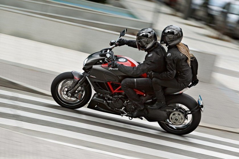Ducati Diavel с пассажиром