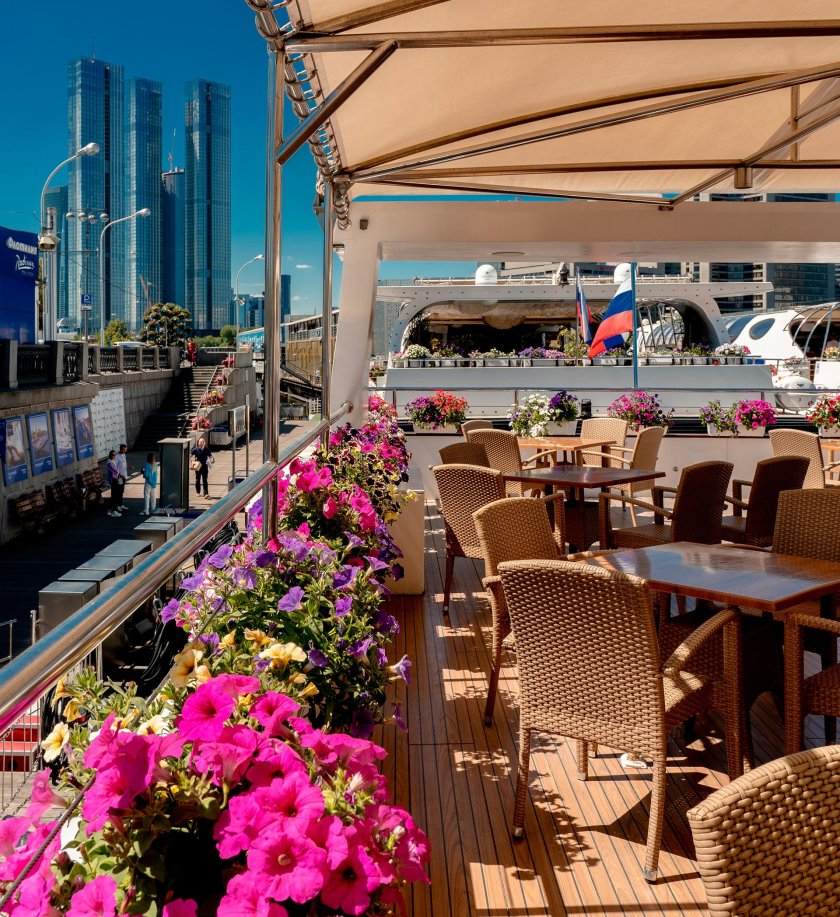 Яхта ресторан