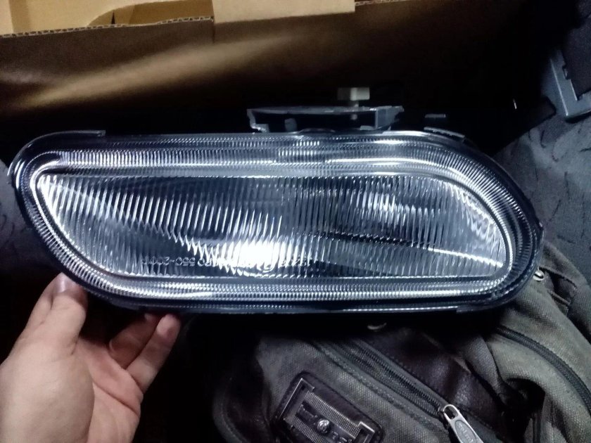 Противотуманная фара Пежо 406