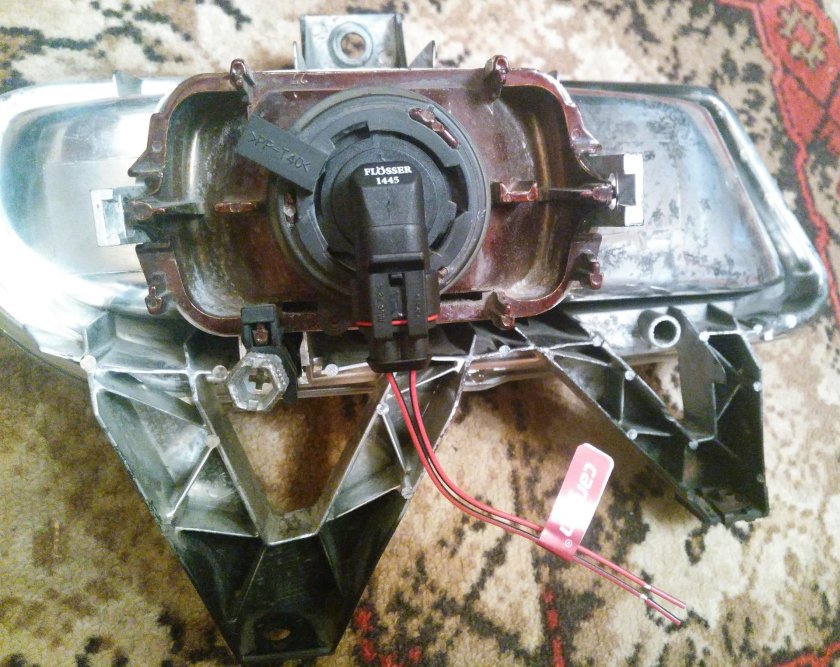 Фары противотуманная Пежо 406 VALEO