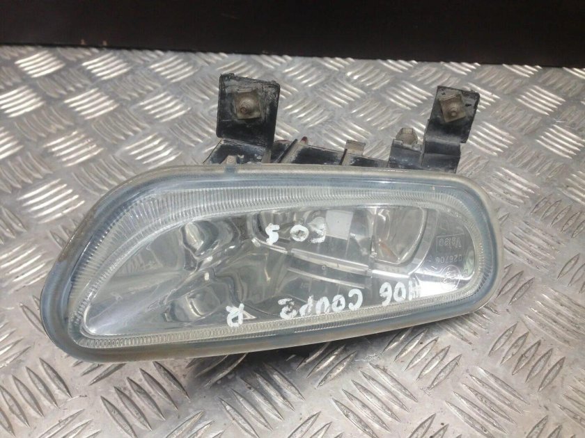 Противотуманная фара Пежо 406