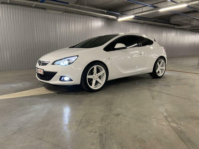 Опель Астра j GTC 1.4 турбо