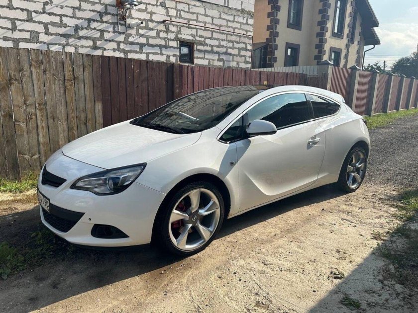 Opel Astra j GTC серый