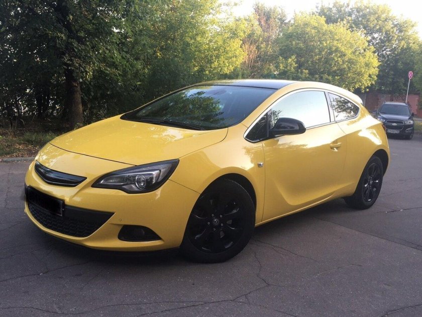 Opel Astra j желтая