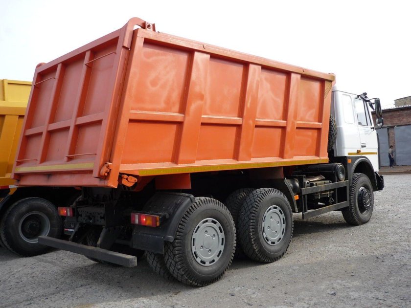 МАЗ-5516 самосвал