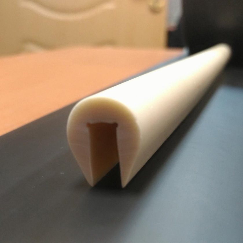 Привальный брус ПВХ