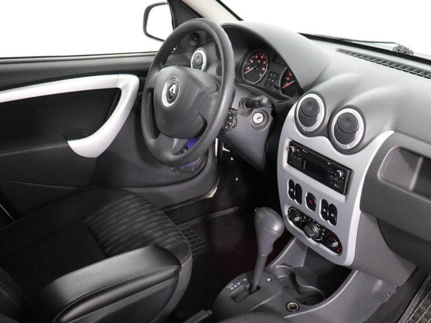 Рено Сандеро 1 салон