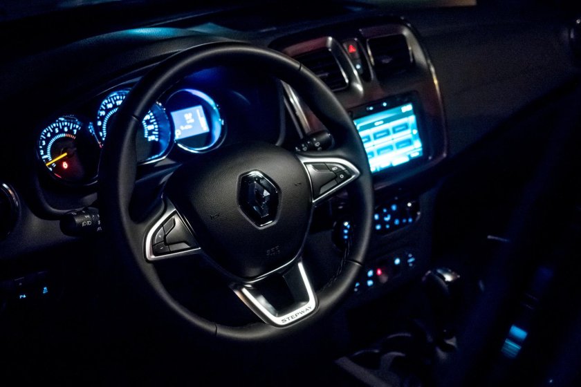 Рено Логан 2 салон ночью