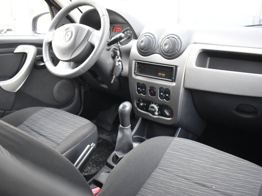 Сандеро 1 салон