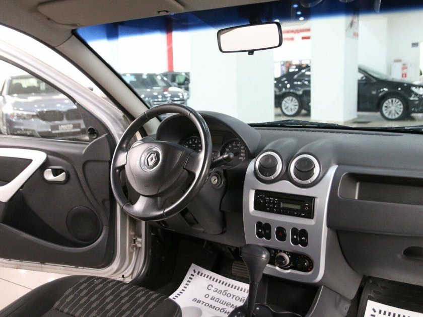 Рено Сандеро 2011 автомат