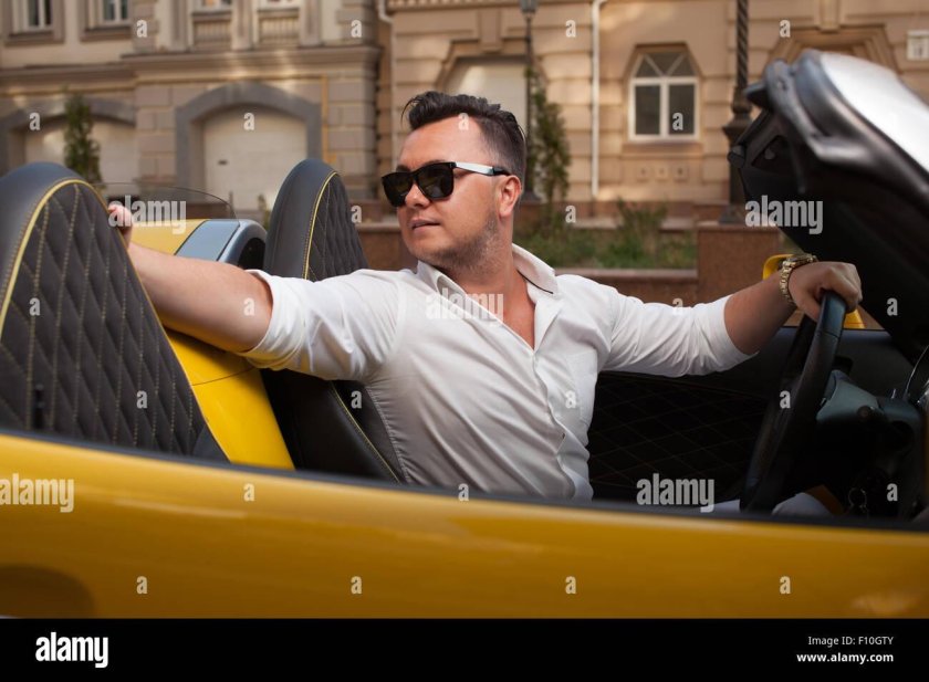 Мужчины с причёской кабриолет