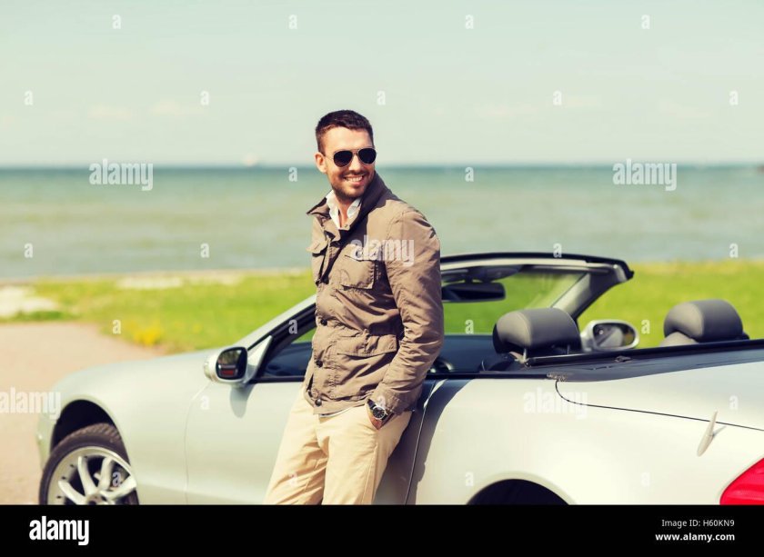 Парень возле машины