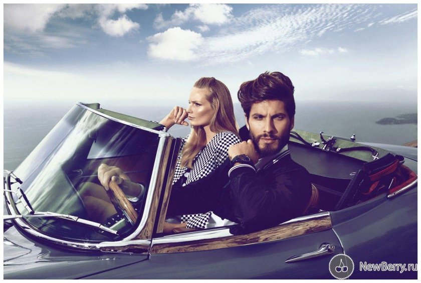 Пара в кабриолете