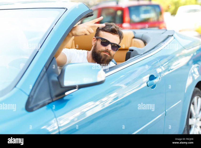 Человек в кабриолете