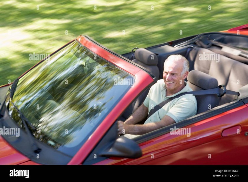 Старики в кабриолете