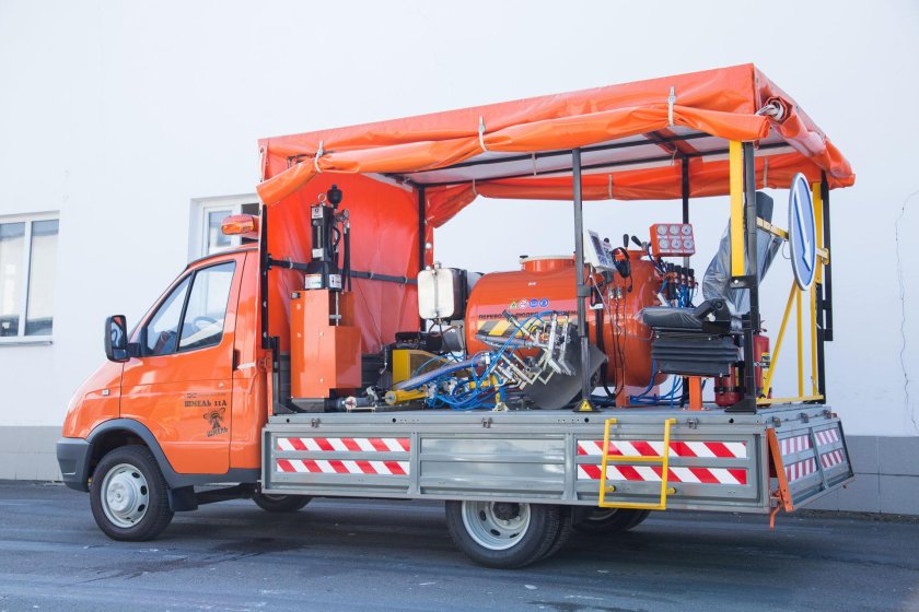 Дорожно разметочная машина Шмель-11а