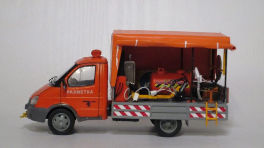 Шмель 11 а разметочная машина