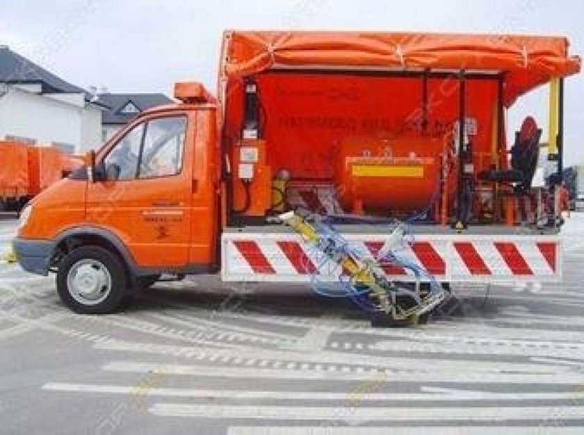 Дорожно разметочная машина Шмель-11а