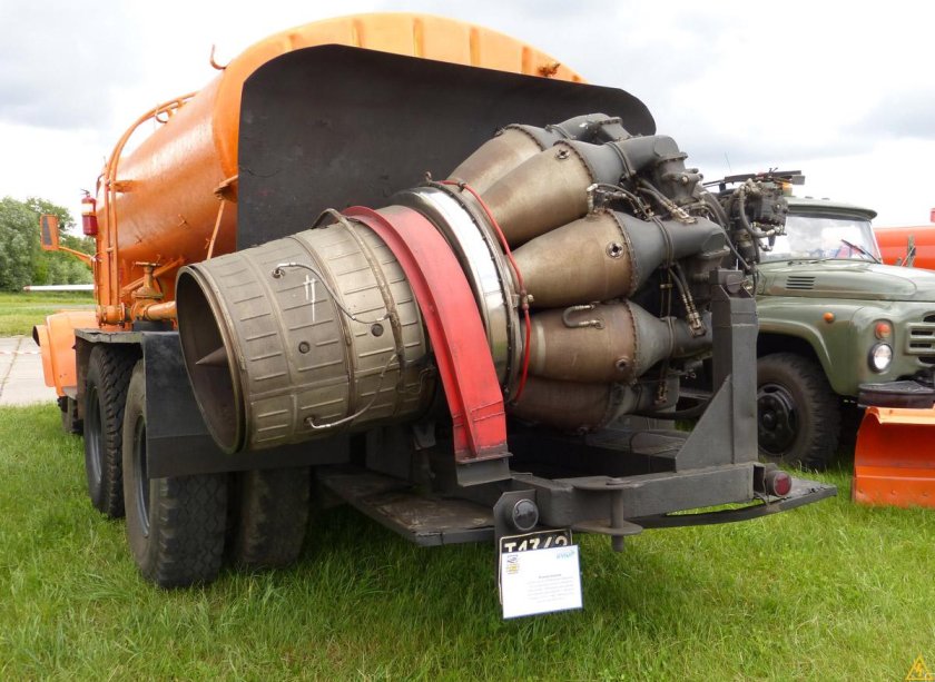 Аэродромный очиститель ВПП КРАЗ-255 Горыныч