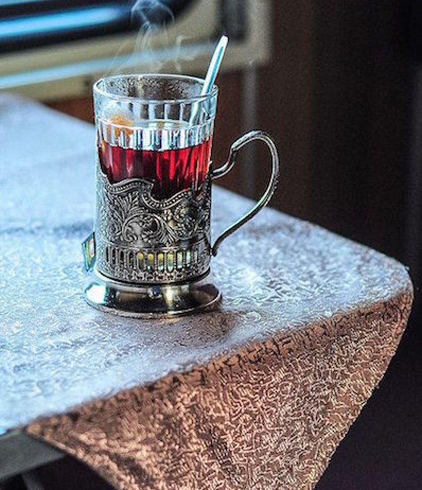 Чай в подстаканнике