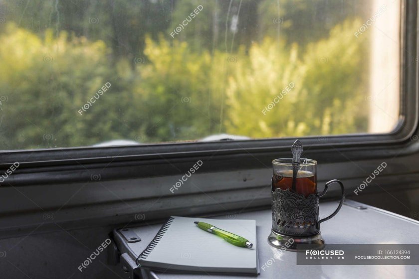 Чай в подстаканнике в поезде