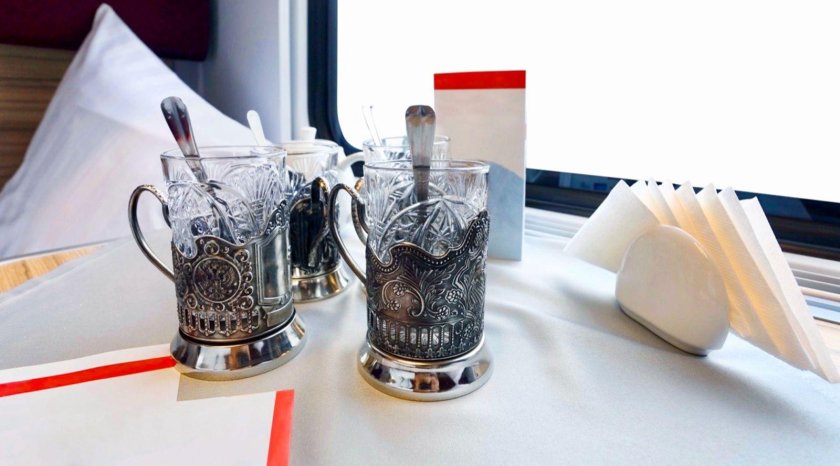 Чай в подстаканнике в поезде