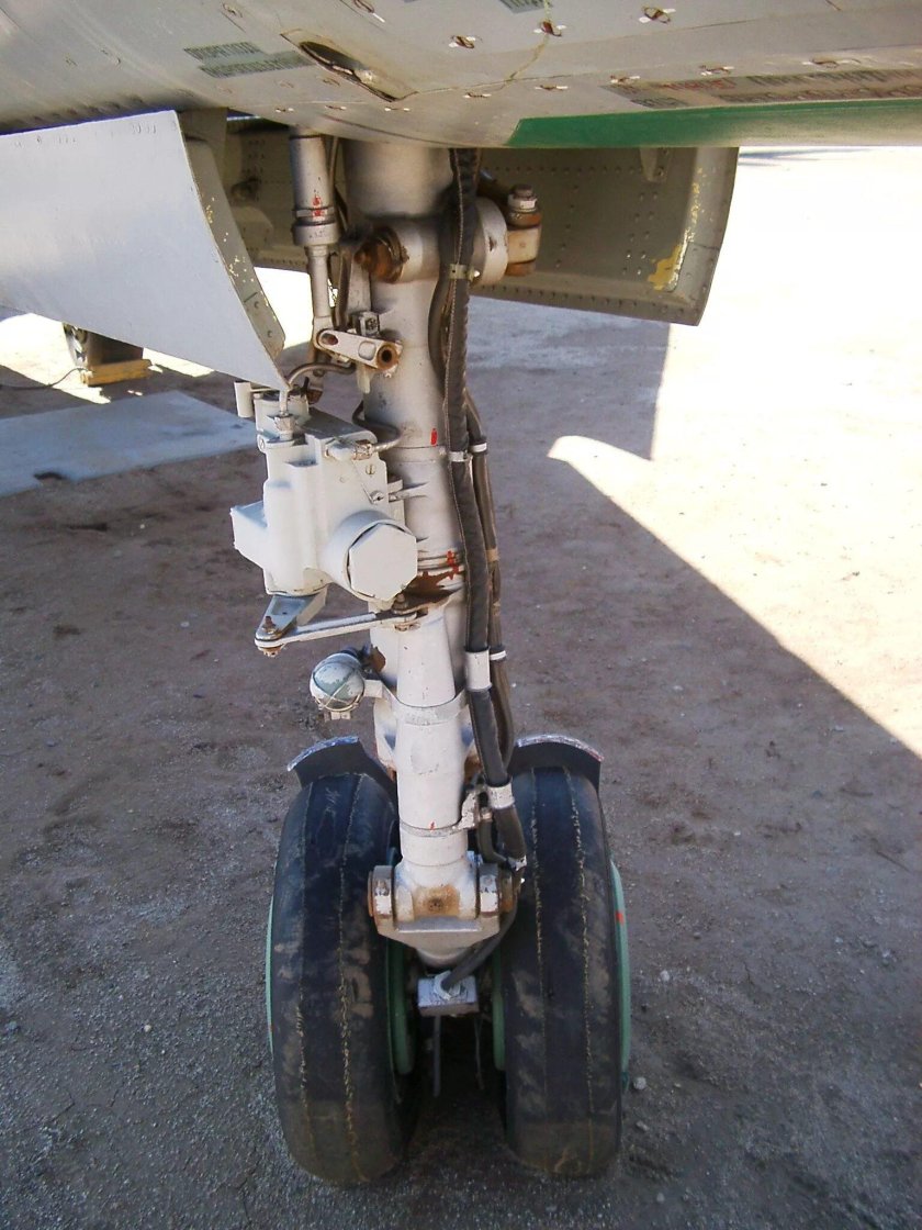 Ниши шасси миг-21