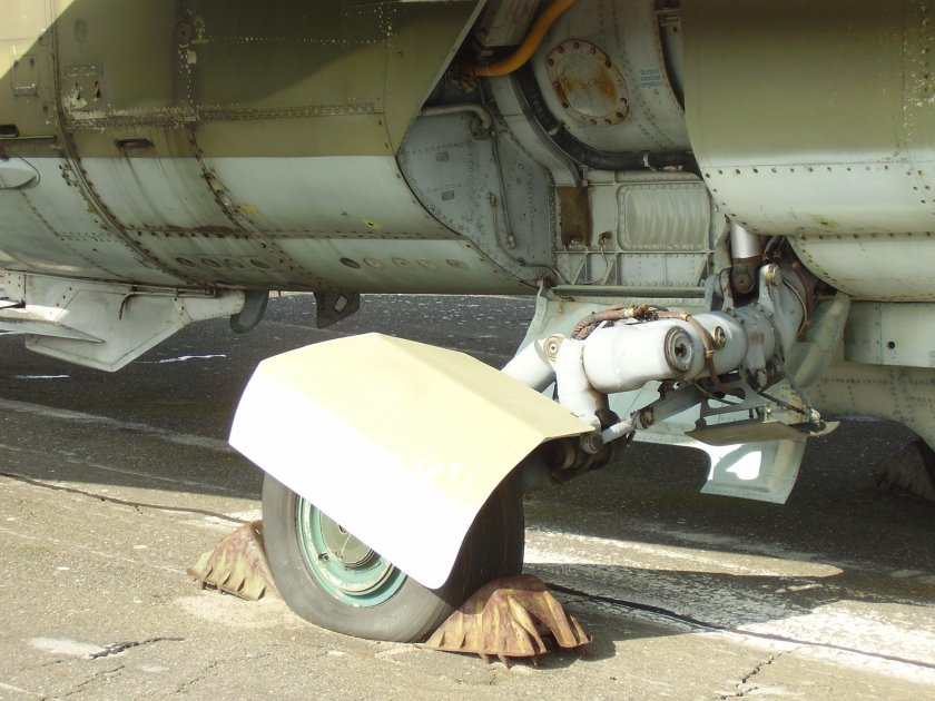 Ниши шасси миг-21