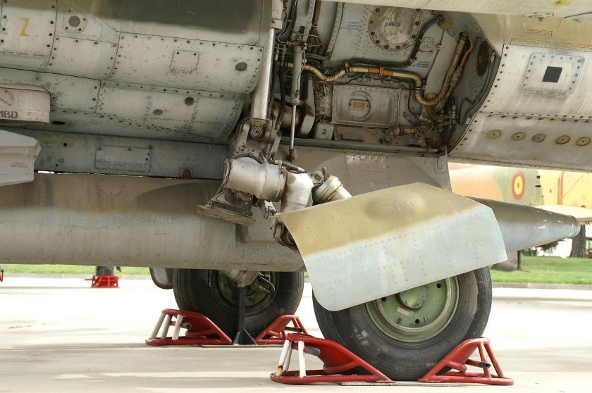 Ниши шасси миг 23 млд