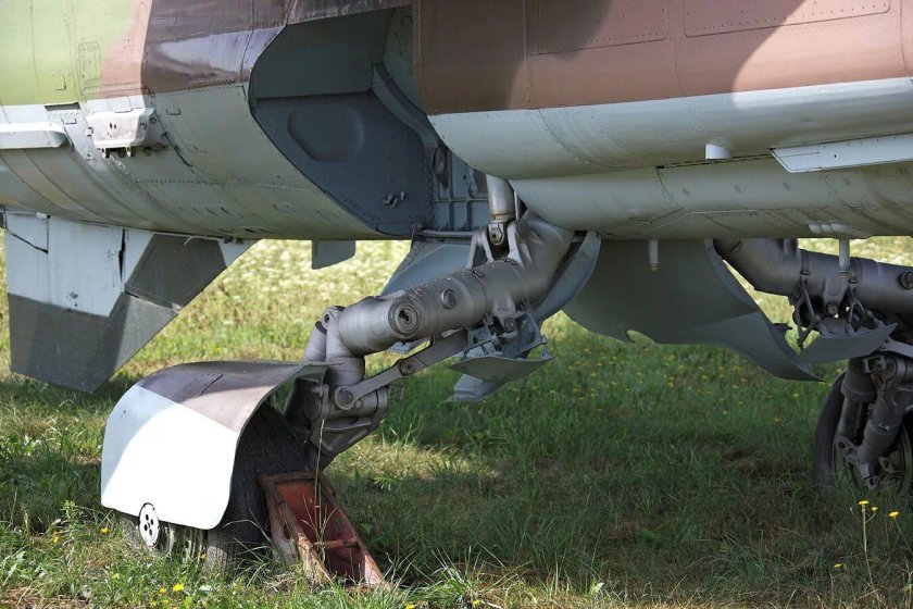 Миг 27 шасси