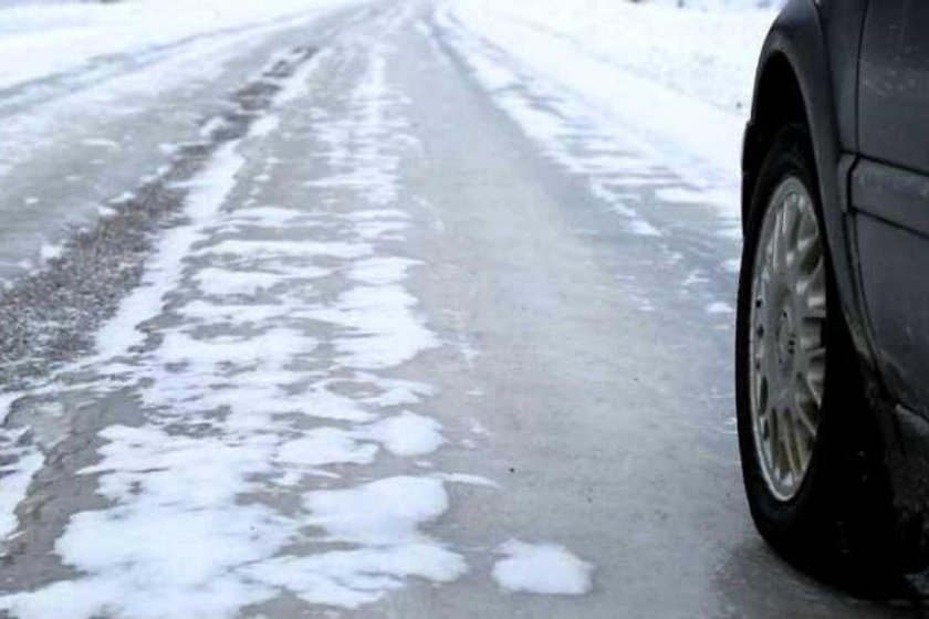 Наледь на дороге