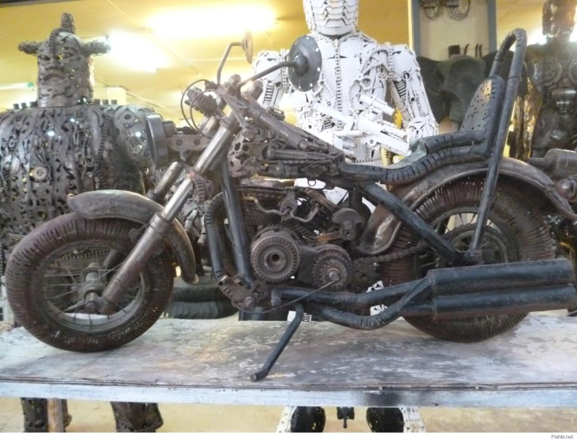 Скульптуры из металлолома