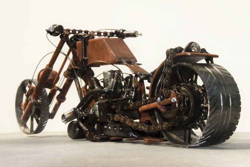 Мотоцикл из хлама