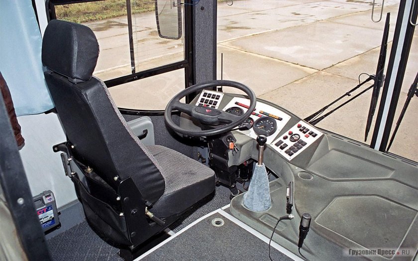 НЕФАЗ-5299 салон водителя