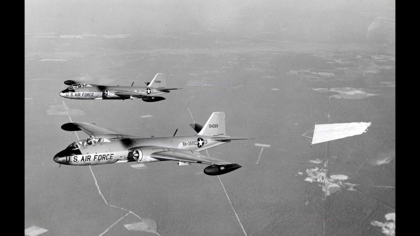 Martin b-57b Canberra год