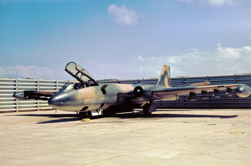 Martin b-57b Canberra год