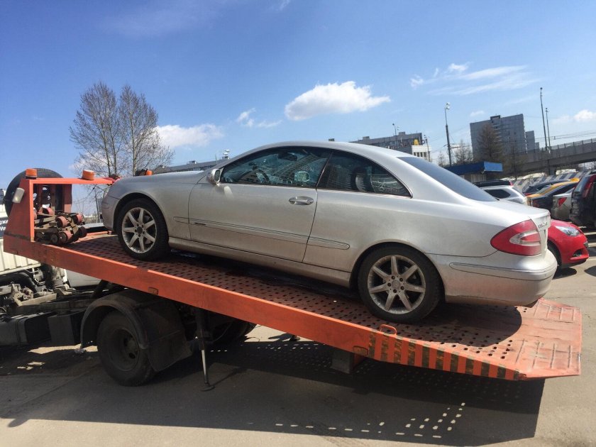 Ауди а4 на эвакуаторе