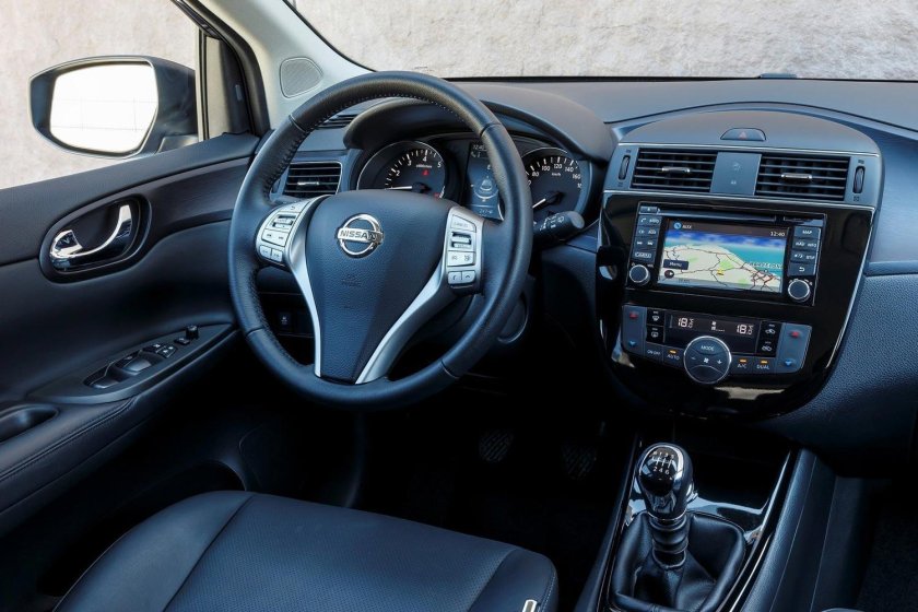 Nissan Tiida 2015 салон