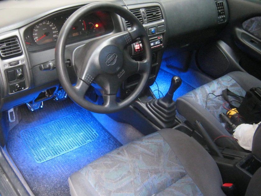 Nissan Almera 1997 салон