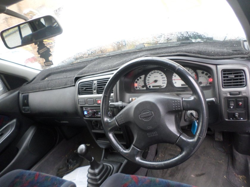 Nissan Pulsar 1999 салон