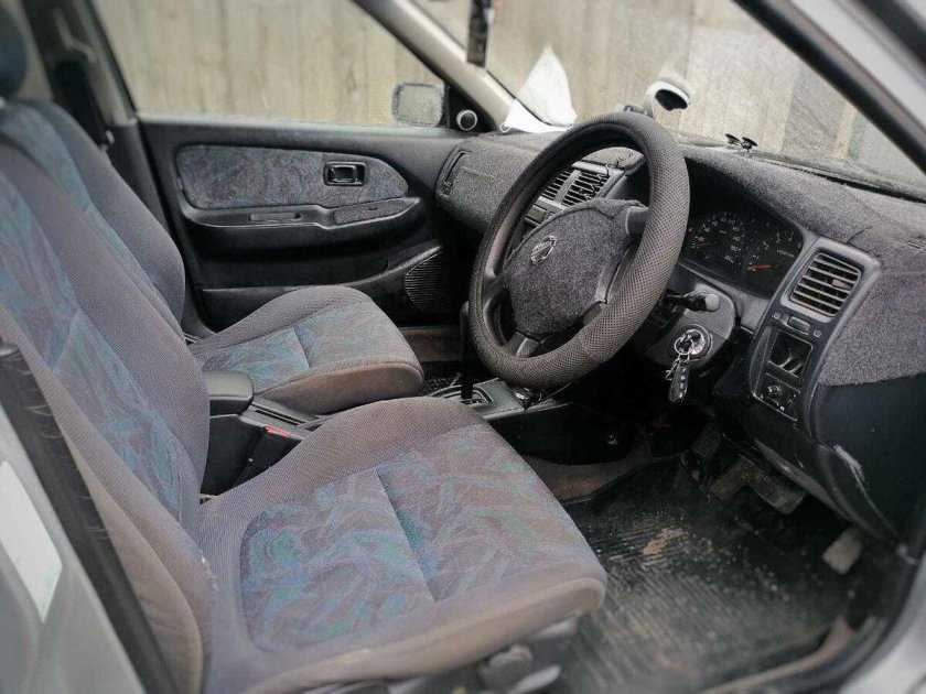 Nissan Pulsar 1999 салон
