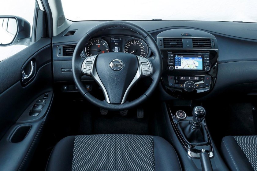 Ниссан Пульсар 2015