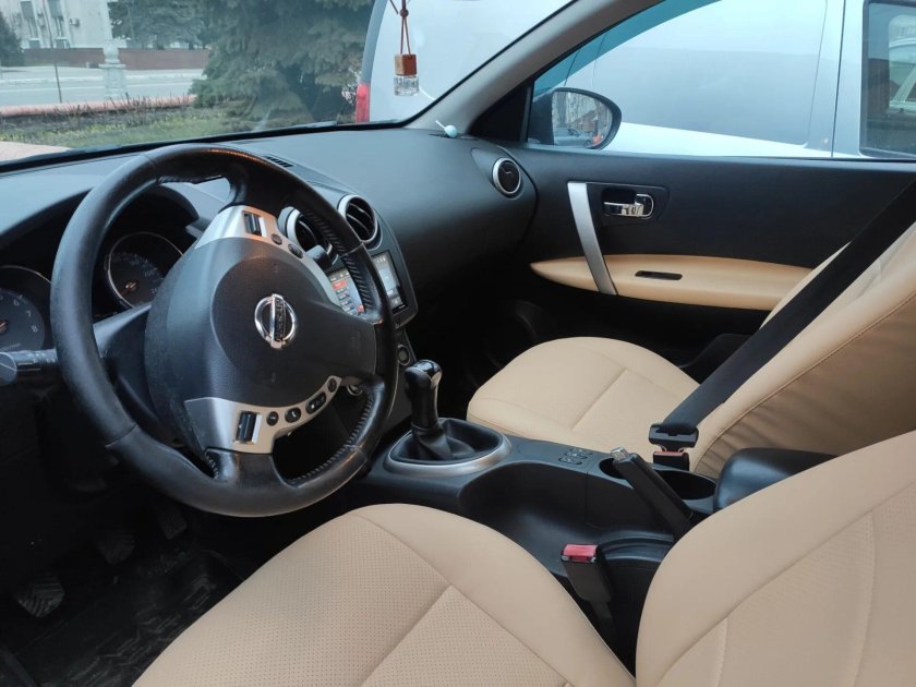 Светлый салон Ниссан Альмера