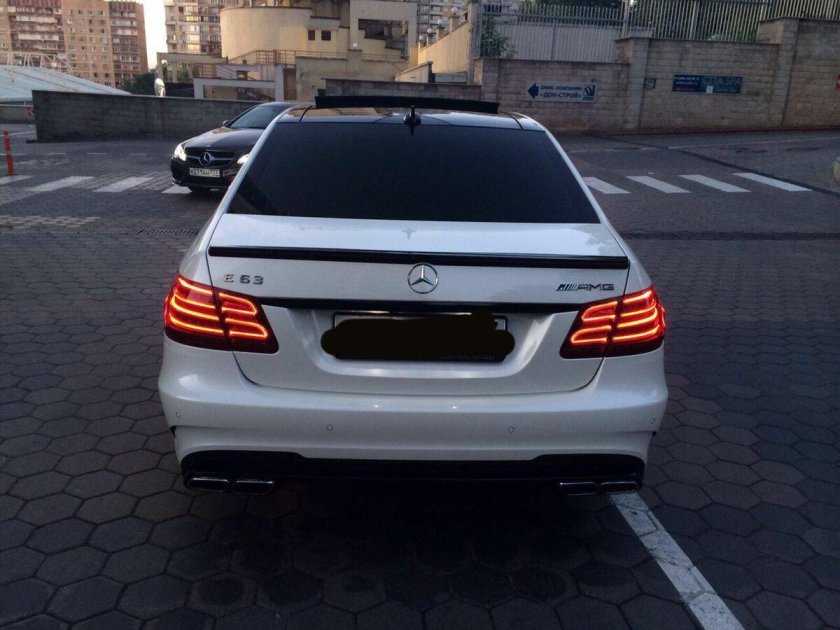 Мерседес 212 Рестайлинг АМГ