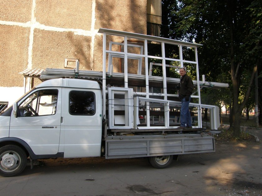 Автомобили для перевозки окон ПВХ