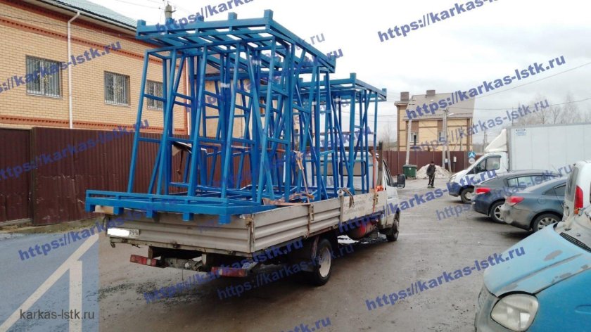 Деревянная пирамида для перевозки окон