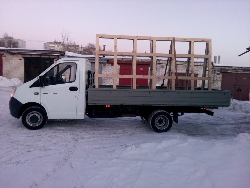 Газель Некст с пирамидой