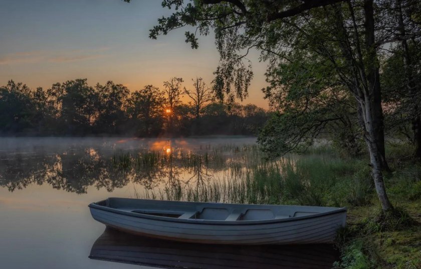 Лодка на озере
