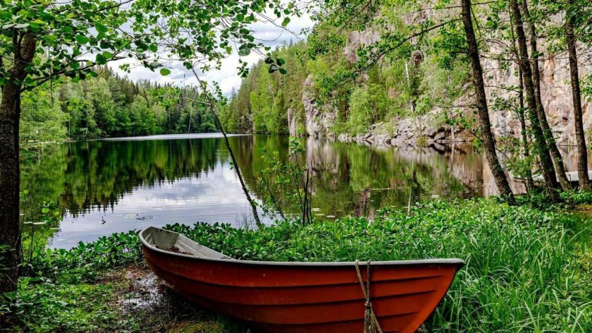 Лодка на озере